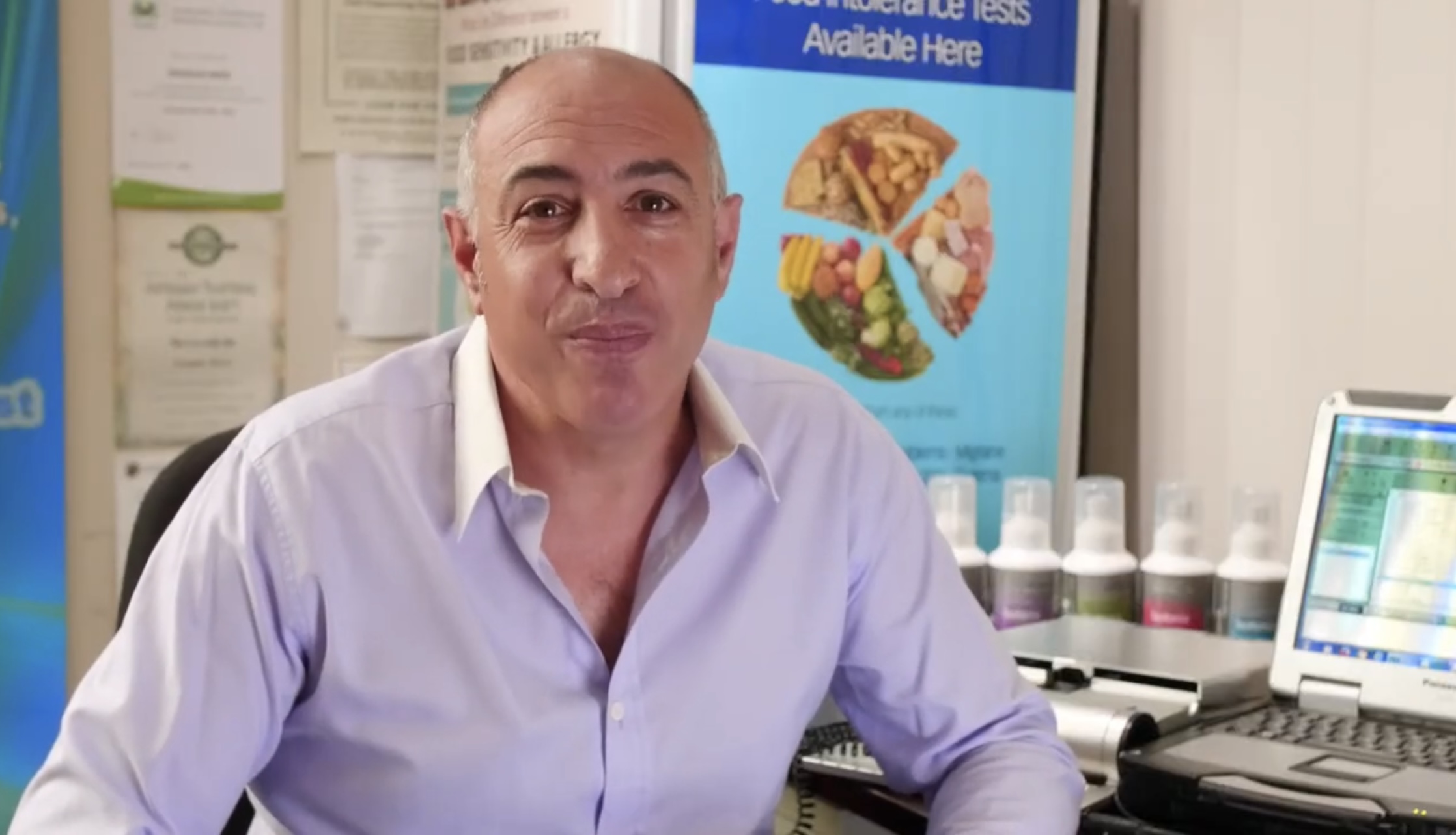 Douglas Mizzi with a client during an initial in-clinic food intolerance consultation