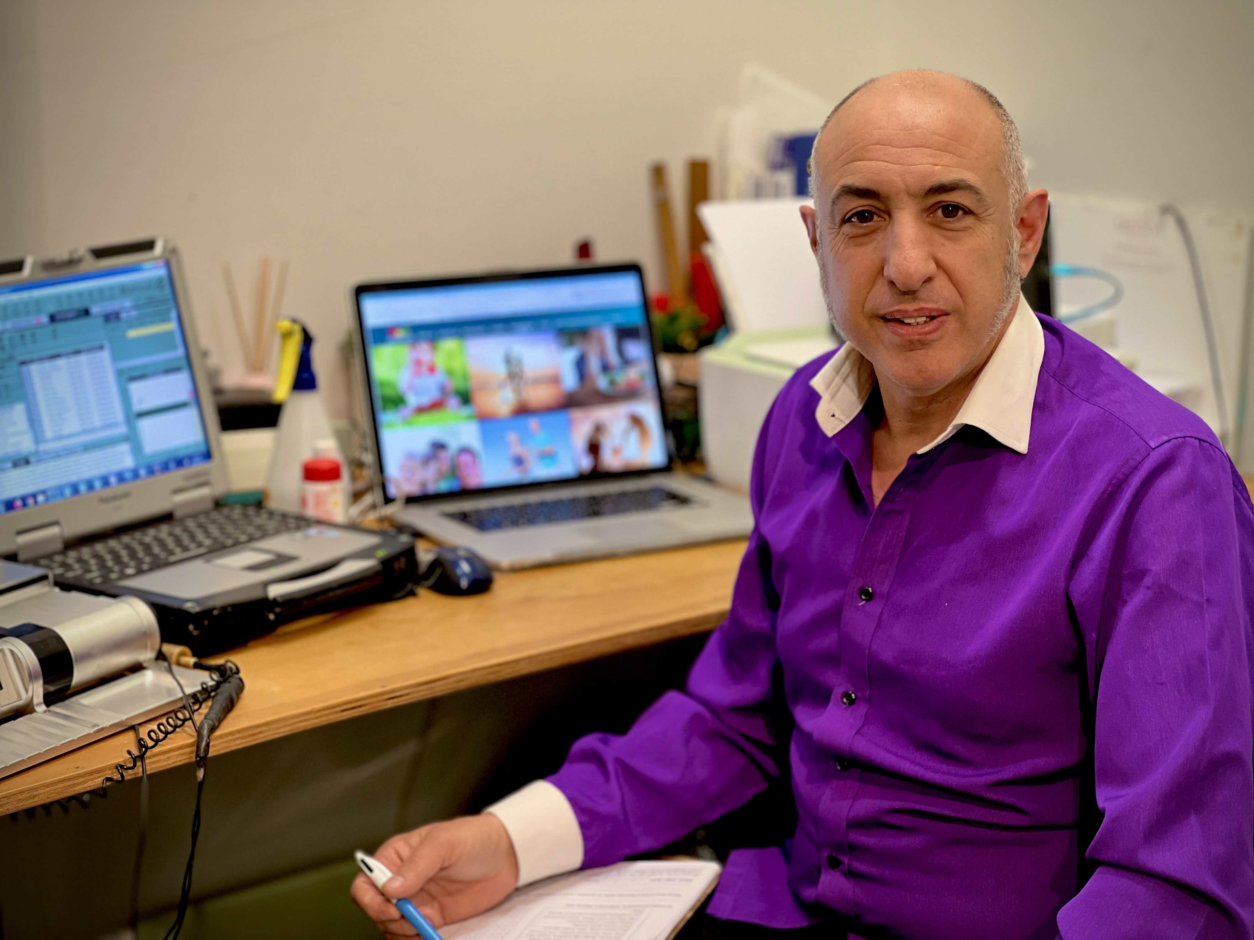 Douglas Mizzi conducting an online Zoom food intolerance assessment from his clinic